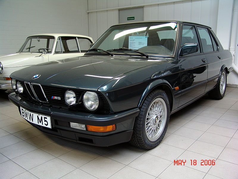 BMW M5 E28 retro car